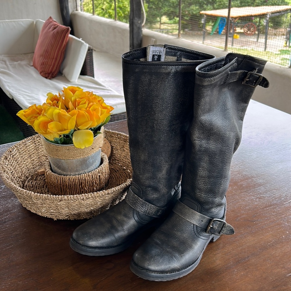 Frye Veronica boots size 7.5